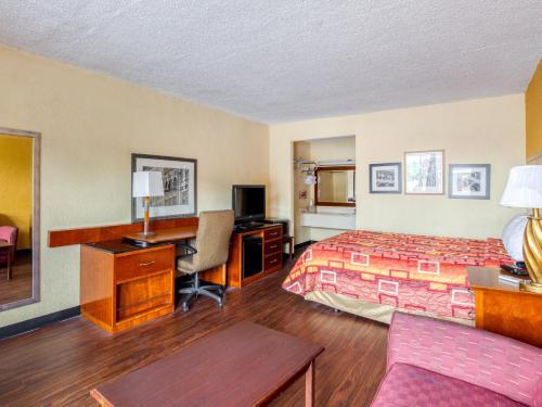 Motel American Atlanta Inn And Suites