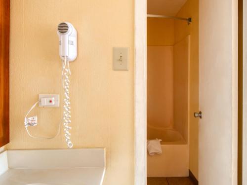 Motel American Atlanta Inn And Suites