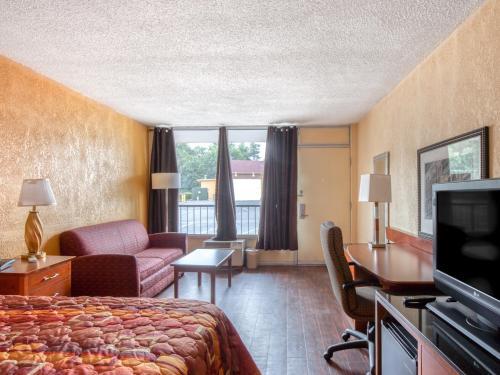Motel American Atlanta Inn And Suites