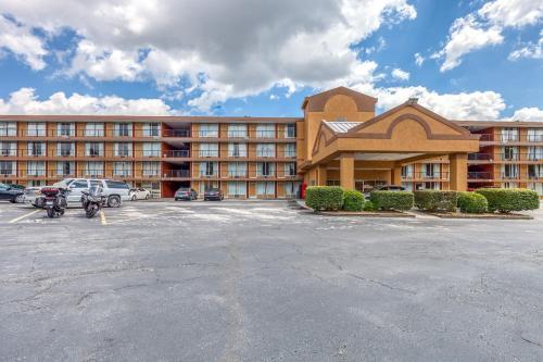 Motel American Atlanta Inn And Suites