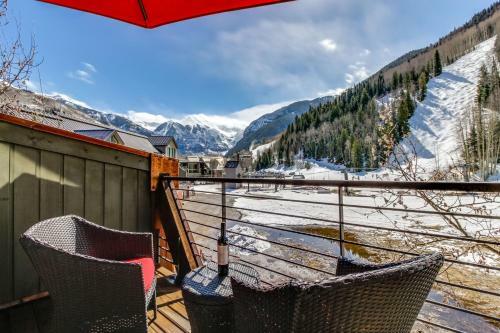 Double Diamond Ski-in/ski-out Chalet