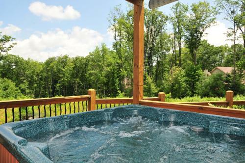 Whispering Pines Five-bedroom Holiday Home
