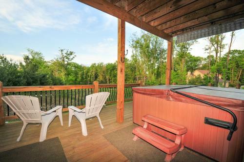 Whispering Pines Five-bedroom Holiday Home