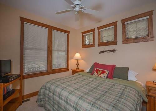 Deep Breath Four-bedroom Holiday Home