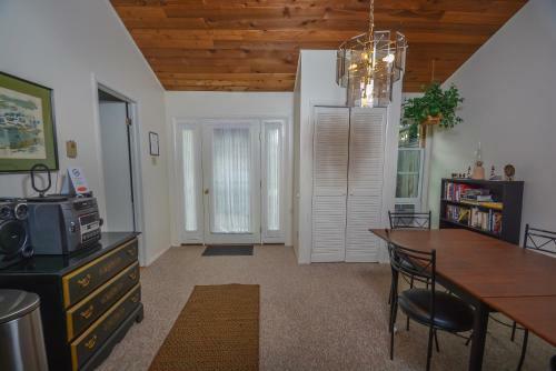 Four Hooppole South Condo B7 Two-bedroom Holiday Home