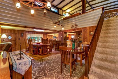 Laurel Lodge
