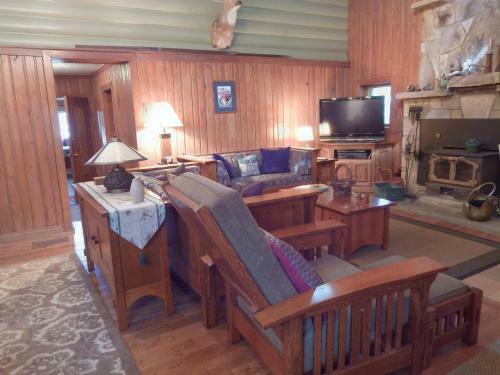 Laurel Lodge