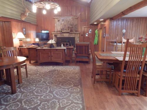 Laurel Lodge