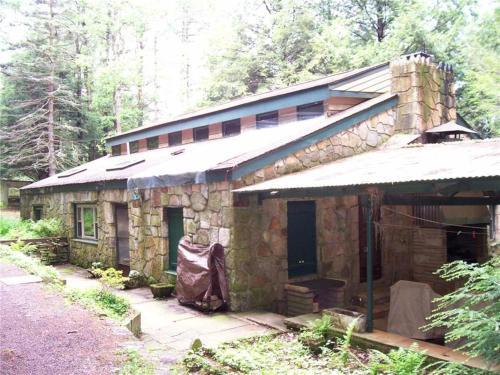 Laurel Lodge