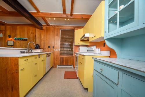 Nestled Hideaway Three-bedroom Holiday Home