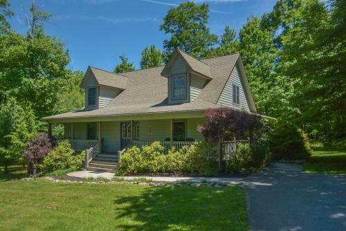 Memory Lane Four-bedroom Holiday Home