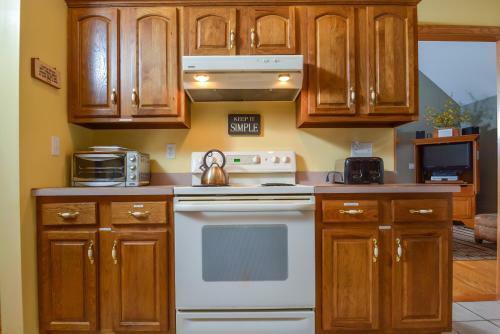 Memory Lane Four-bedroom Holiday Home