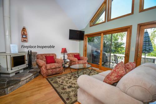 Majestic View Three-bedroom Townhome