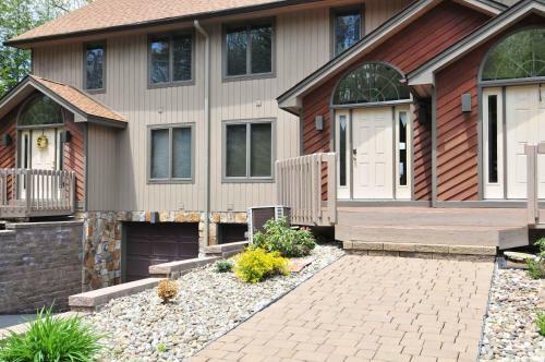 Majestic View Three-bedroom Townhome