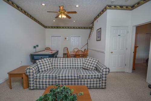 Crystal Lake Five-bedroom Holiday Home