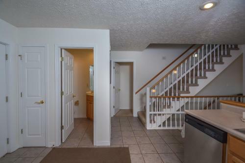 Crystal Lake Five-bedroom Holiday Home