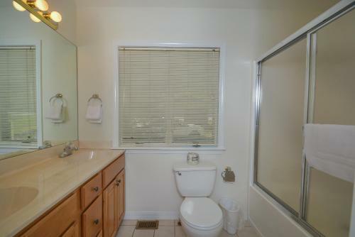 Crystal Lake Five-bedroom Holiday Home