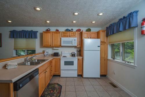 Crystal Lake Five-bedroom Holiday Home