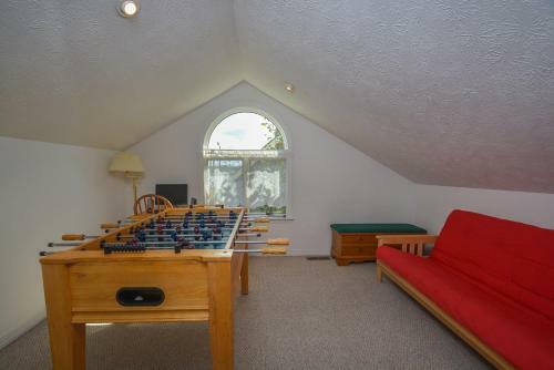Crystal Lake Five-bedroom Holiday Home