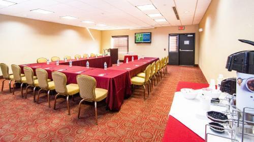 Hotel Holiday Inn Express & Suites Elkton - University Area