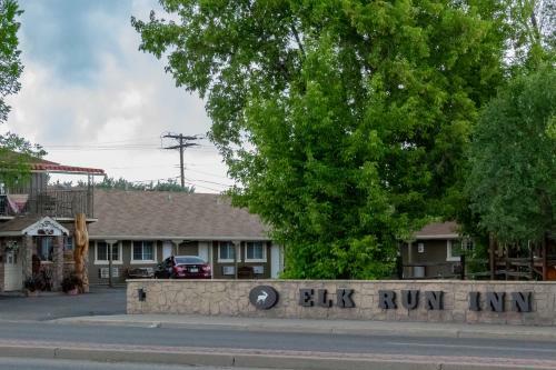 Hotel Elk Run Inn