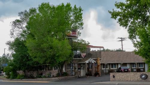 Hotel Elk Run Inn