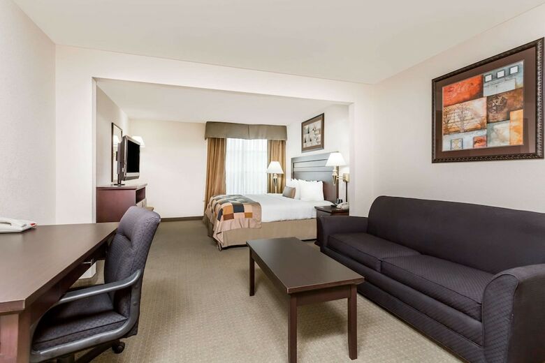 Hotel Wingate By Wyndham Lagrange