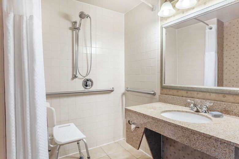 Hotel Wingate By Wyndham Lagrange
