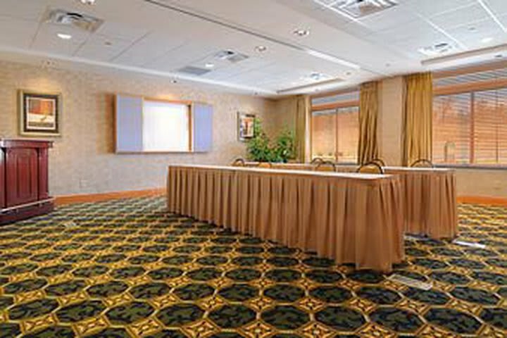Hotel Wingate By Wyndham Lagrange