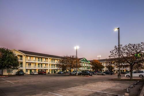 Hotel Hometowne Studios By Red Roof Austin