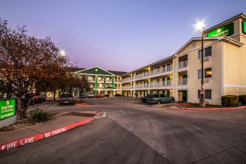 Hotel Hometowne Studios By Red Roof Austin