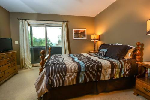 Serenity Summit Five-bedroom Holiday Home