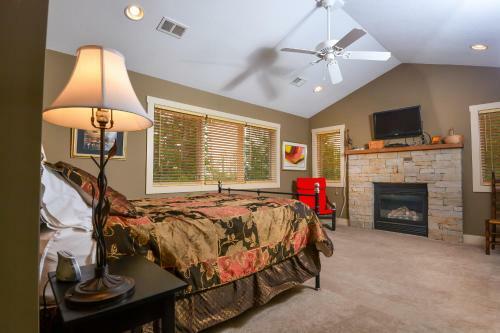 Serenity Summit Five-bedroom Holiday Home
