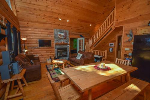 Dan's Mountain Three-bedroom Holiday Home