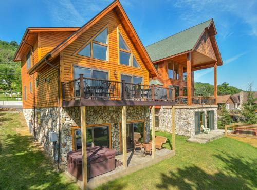 Morningside Lodge Four-bedroom Holiday Home