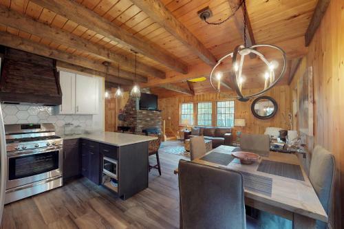 Stunning Lake View Cabin