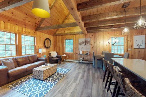 Stunning Lake View Cabin
