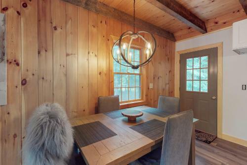 Stunning Lake View Cabin