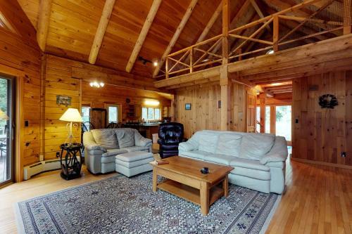 The Harfords Point Lodge
