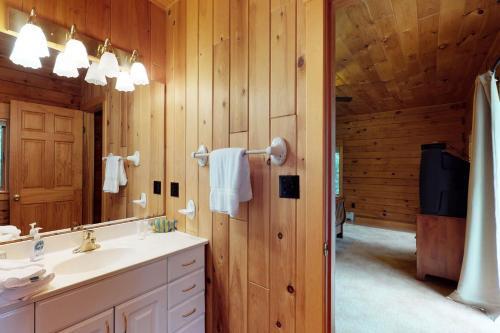 The Harfords Point Lodge