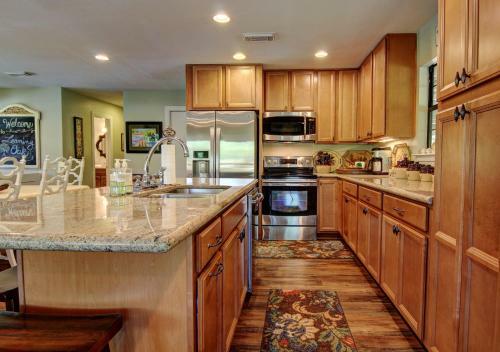 Leaning Oak Prd923 Home