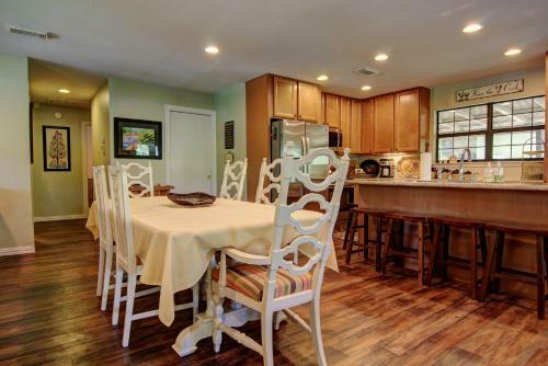 Leaning Oak Prd923 Home