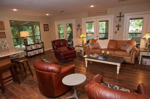 Leaning Oak Prd923 Home