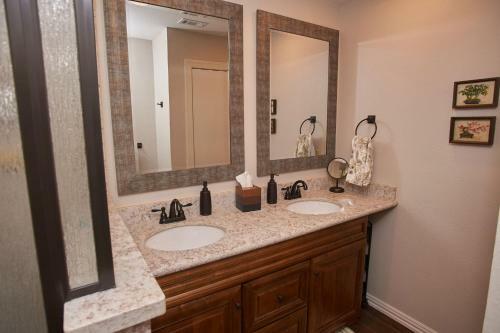 Leaning Oak Prd923 Home