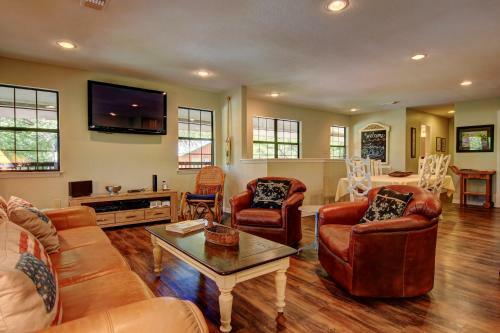 Leaning Oak Prd923 Home