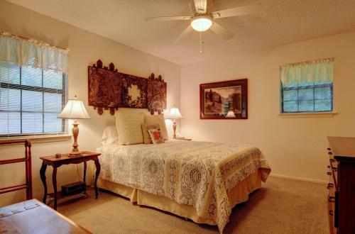 Leaning Oak Prd923 Home