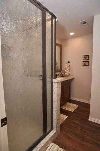 Leaning Oak Prd923 Home