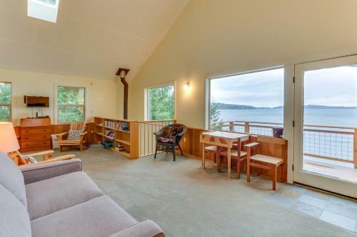 The Cabin At Oak Bay