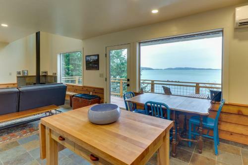 The Cabin At Oak Bay
