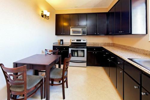 Holiday Inn Express Hotel & Suites Crestview South I-10